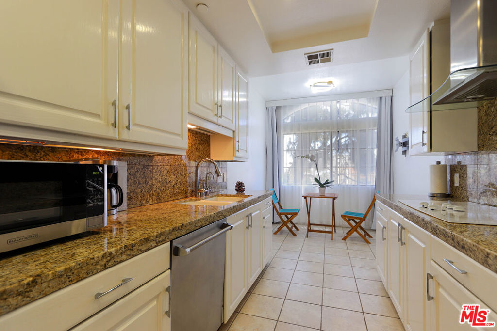 200 N Swall Drive 462 Property Photo 15