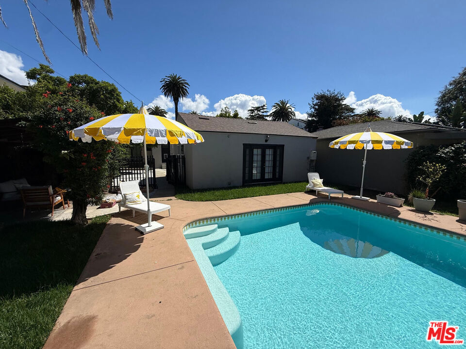4147 Marcasel Avenue Property Photo 8