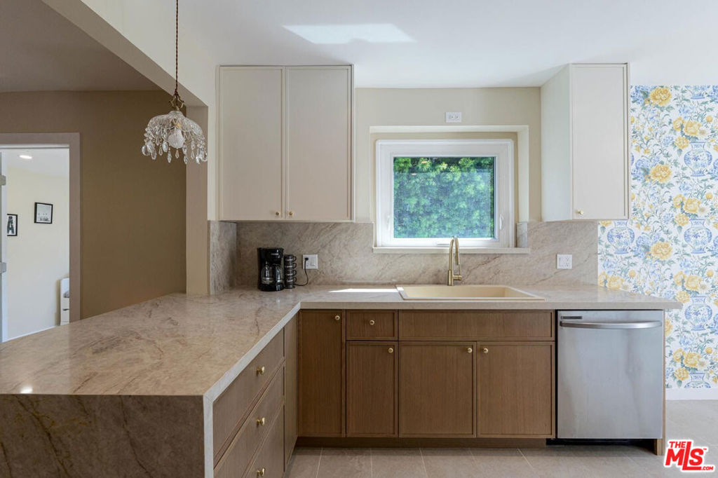 4147 Marcasel Avenue Property Photo 16