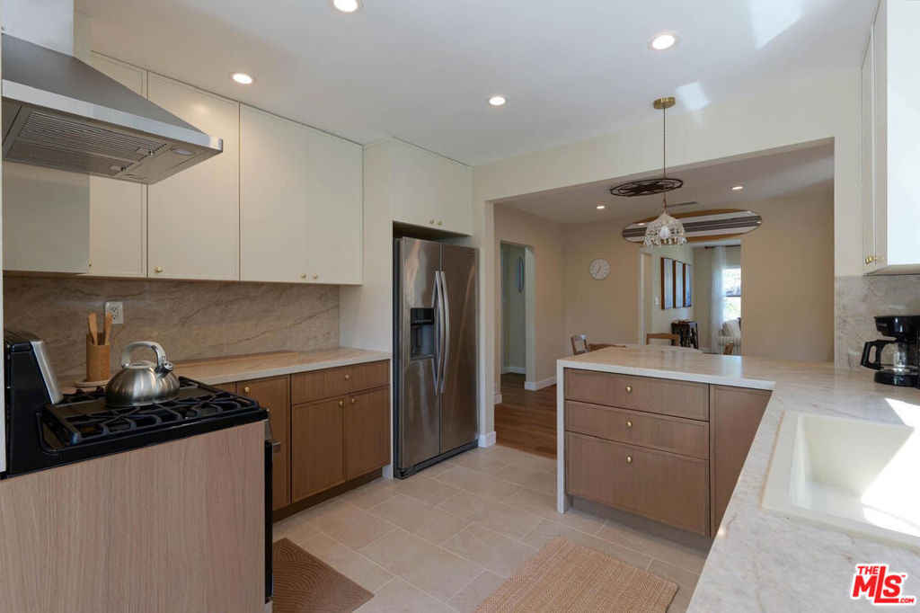 4147 Marcasel Avenue Property Photo 17
