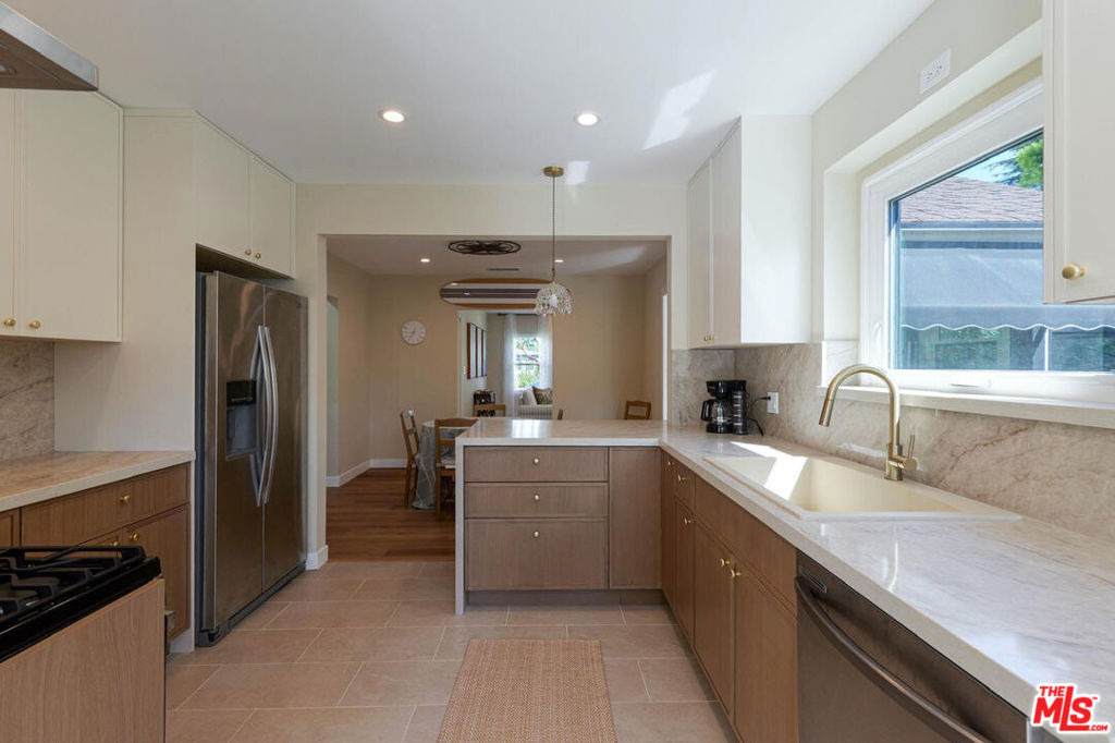 4147 Marcasel Avenue Property Photo 19