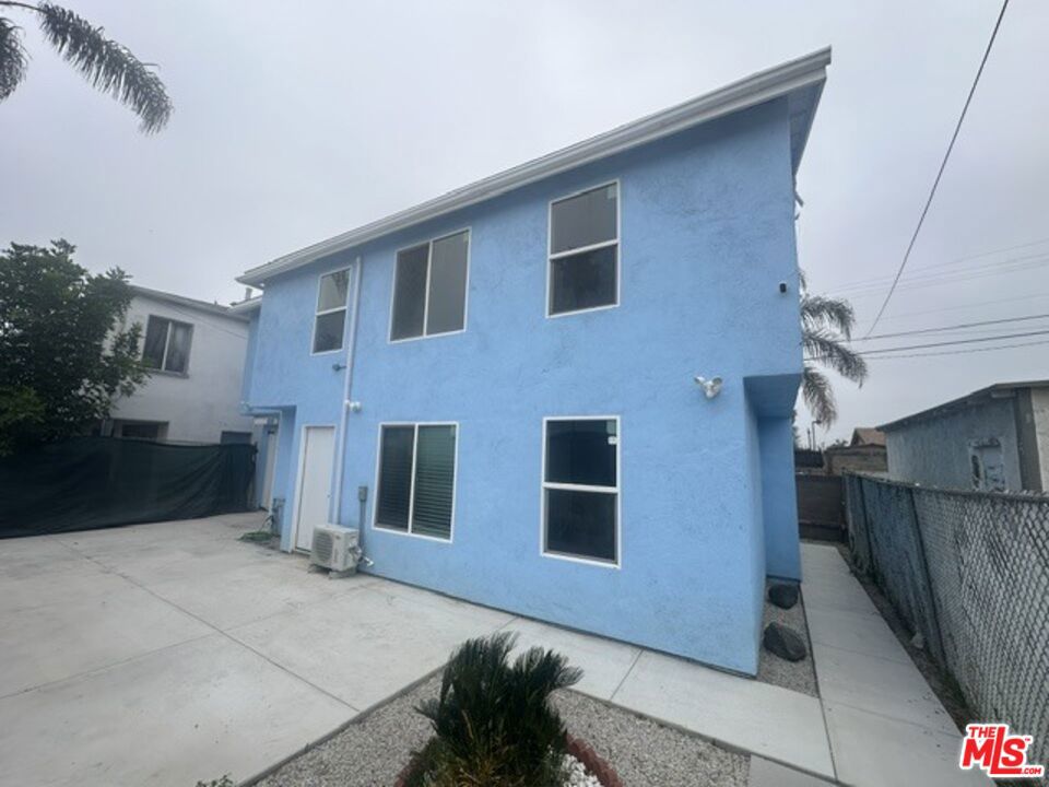 1012 E 73rd Street Property Photo 3