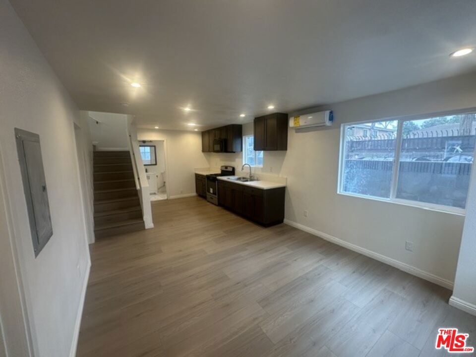 1012 E 73rd Street Property Photo 4