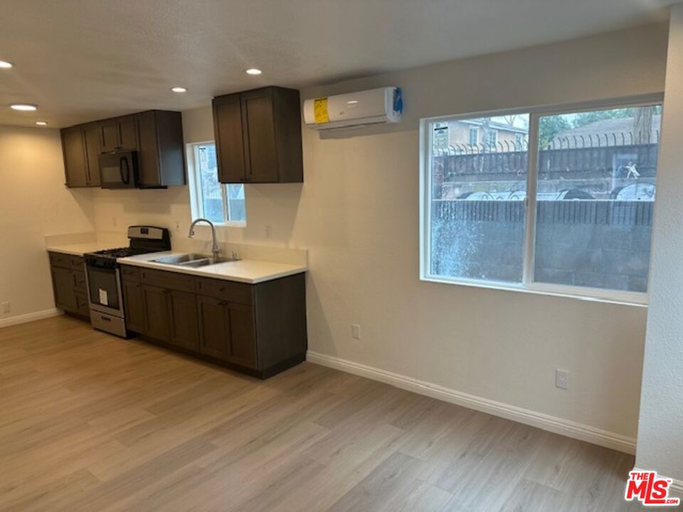 1012 E 73rd Street Property Photo 5
