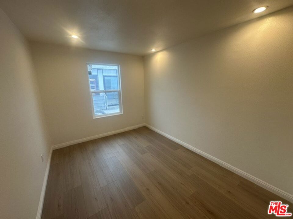 1012 E 73rd Street Property Photo 12
