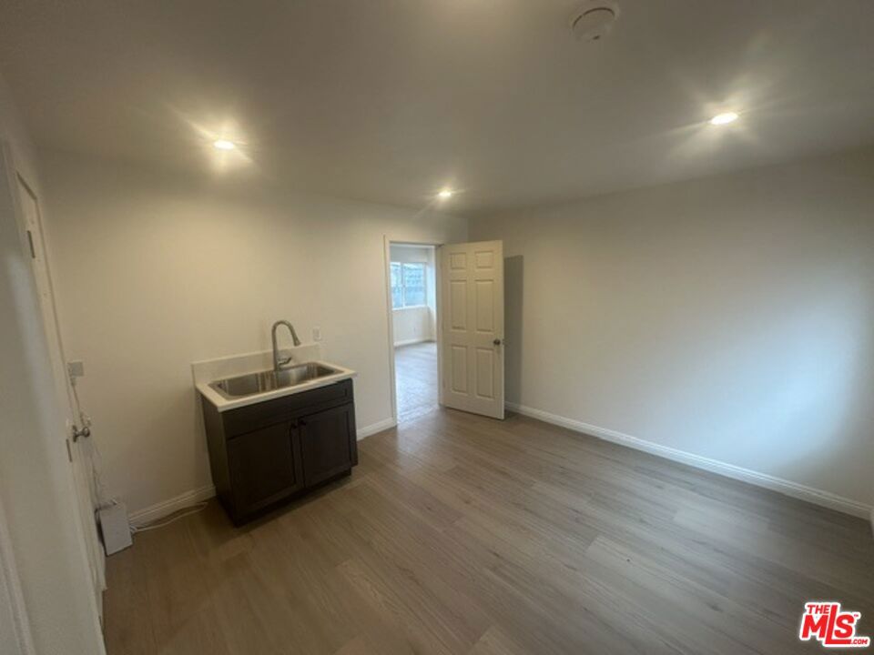 1012 E 73rd Street Property Photo 19