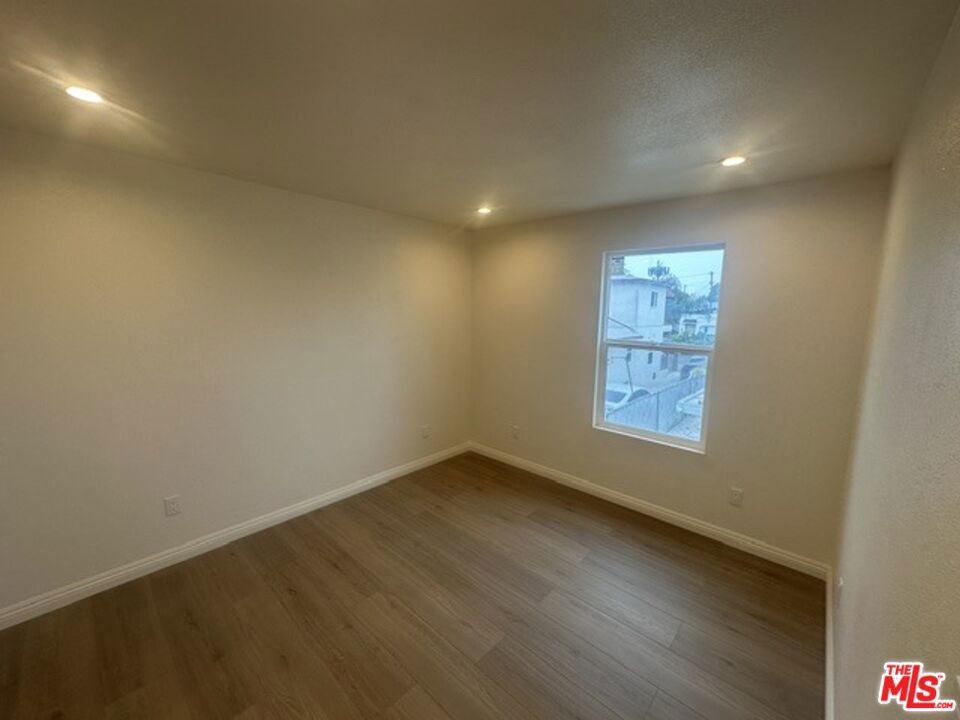 1012 E 73rd Street Property Photo 27