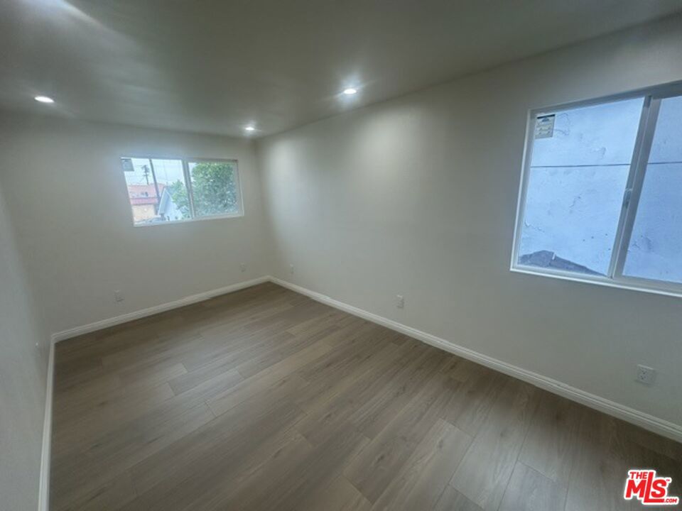 1012 E 73rd Street Property Photo 32