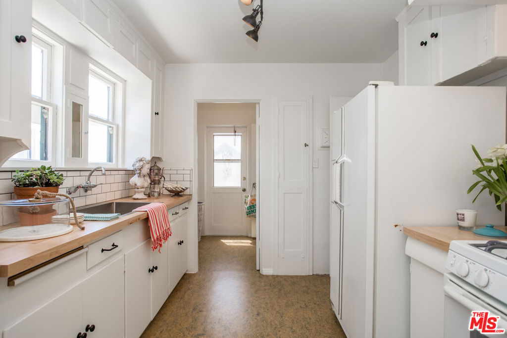 2418 4th Street Property Photo 9