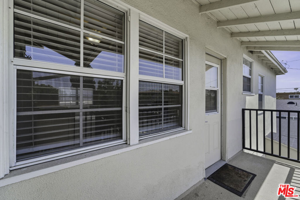 10958 Venice Boulevard Property Photo 10