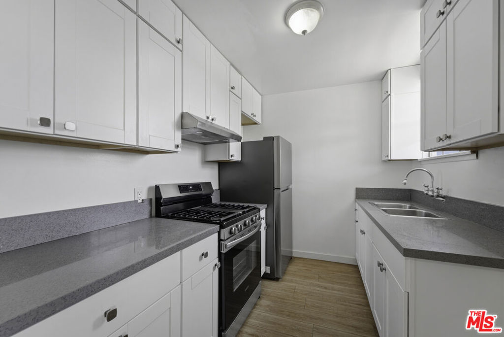 10958 Venice Boulevard Property Photo 11