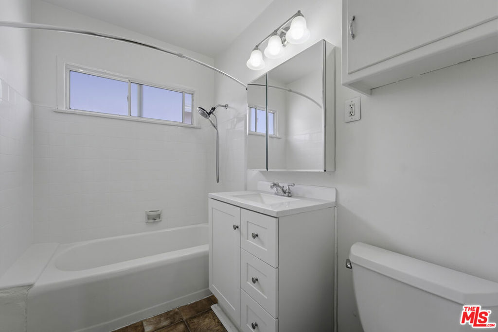 10958 Venice Boulevard Property Photo 25