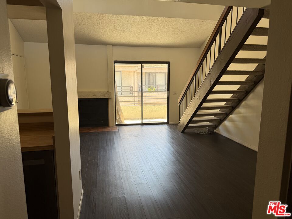 8221 Langdon Avenue 204 Property Photo 4