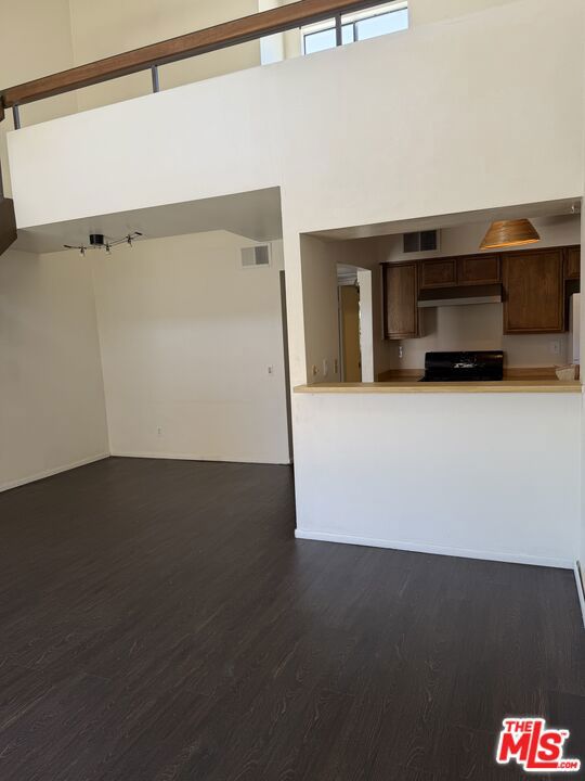8221 Langdon Avenue 204 Property Photo 5