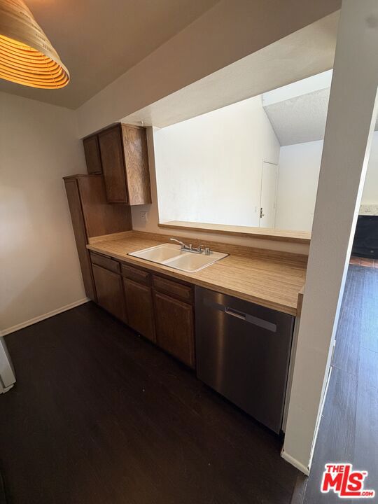 8221 Langdon Avenue 204 Property Photo 7