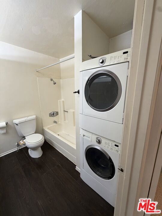 8221 Langdon Avenue 204 Property Photo 8
