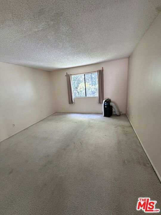 8221 Langdon Avenue 204 Property Photo 10