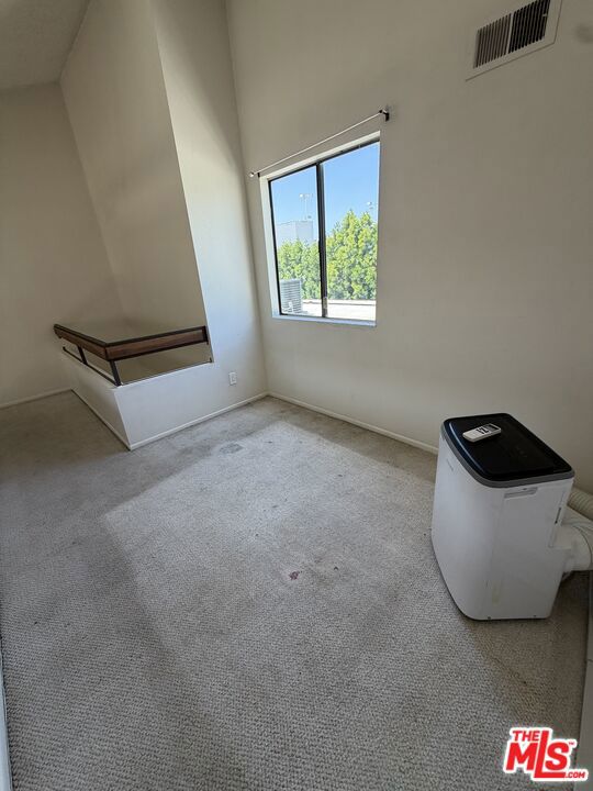 8221 Langdon Avenue 204 Property Photo 14