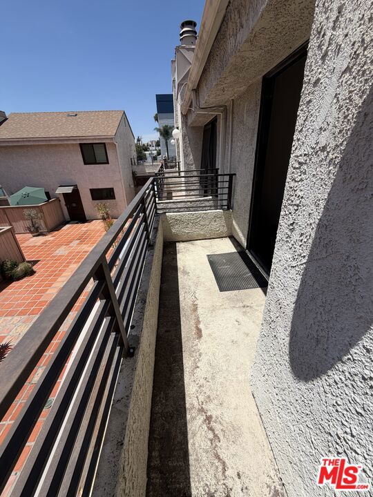 8221 Langdon Avenue 204 Property Photo 16