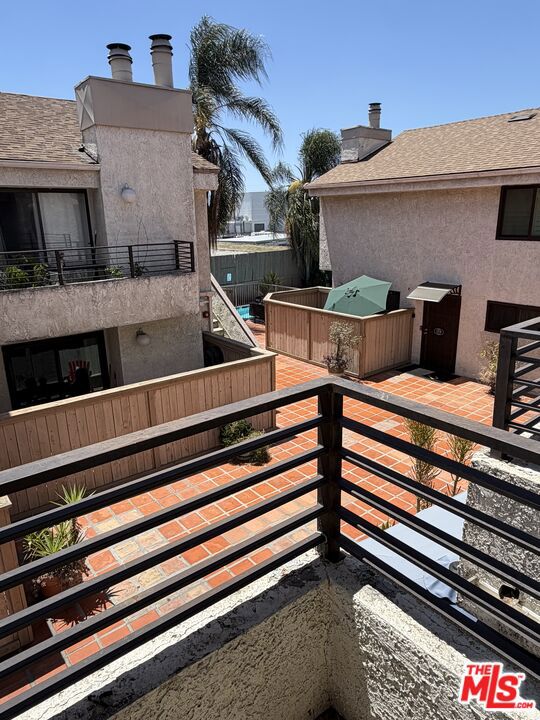 8221 Langdon Avenue 204 Property Photo 17