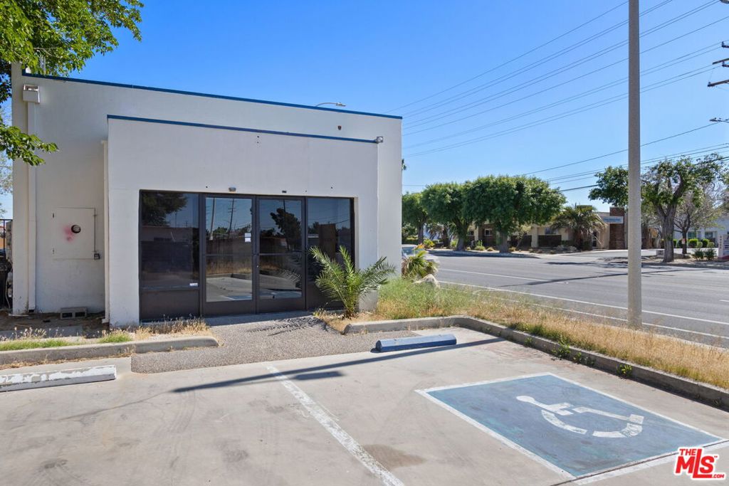 44504 10th Street Property Photo 2