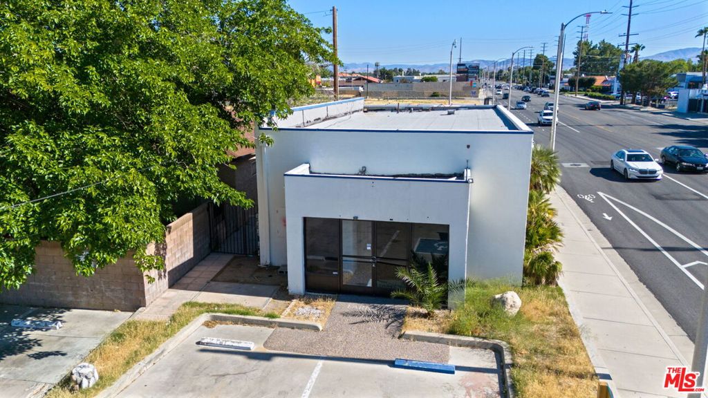 44504 10th Street Property Photo 3