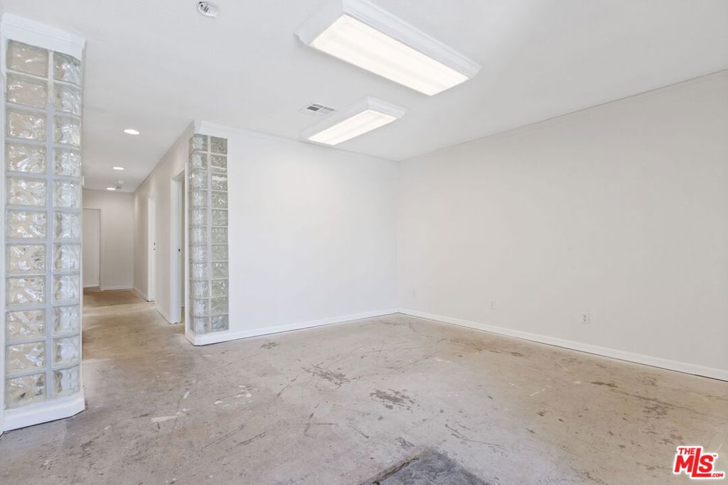 44504 10th Street Property Photo 5