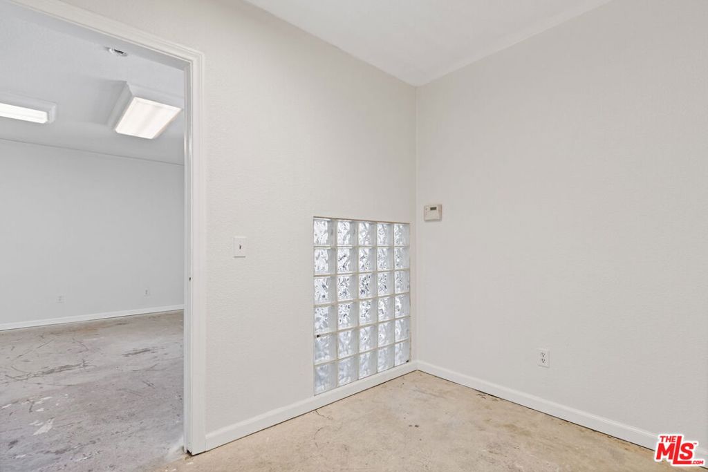 44504 10th Street Property Photo 11