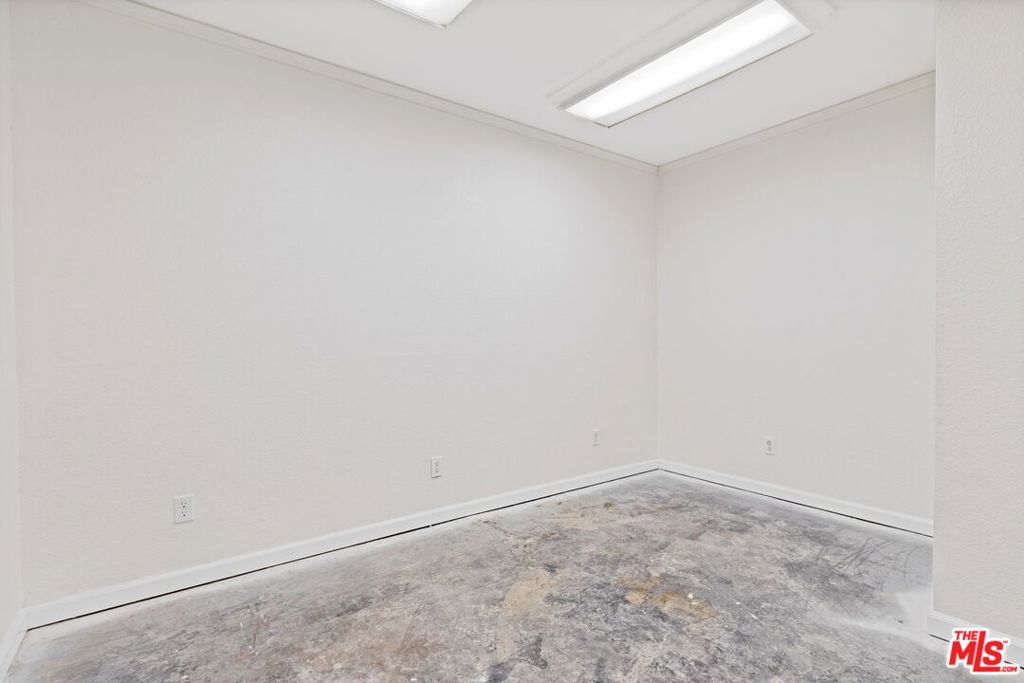 44504 10th Street Property Photo 17