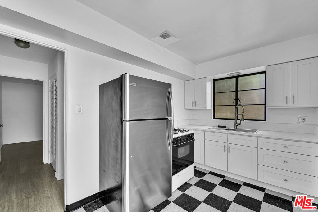 2556 W 5th Street Property Photo 22