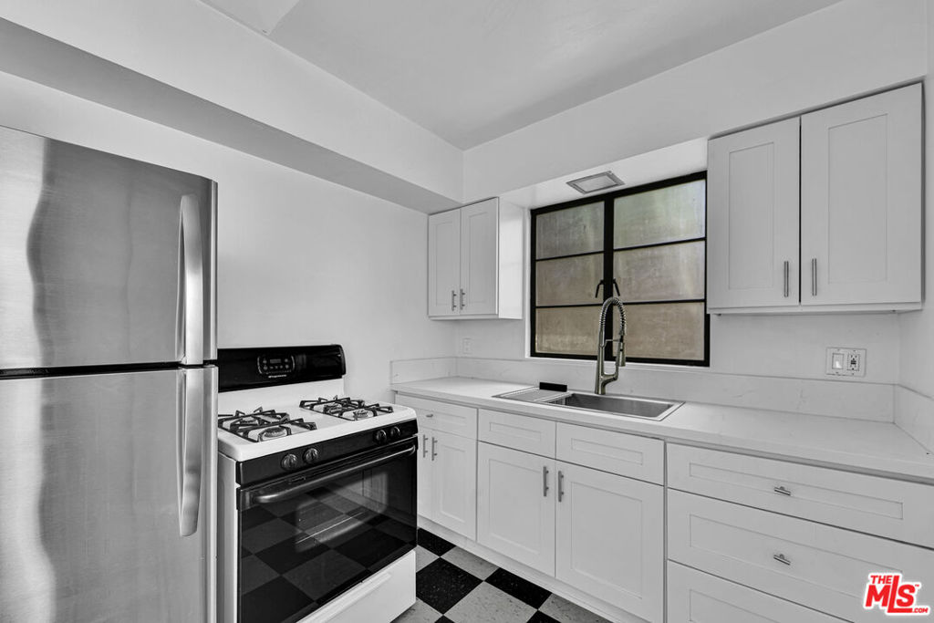 2556 W 5th Street Property Photo 23