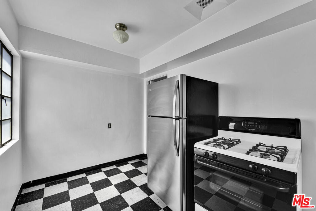 2556 W 5th Street Property Photo 24