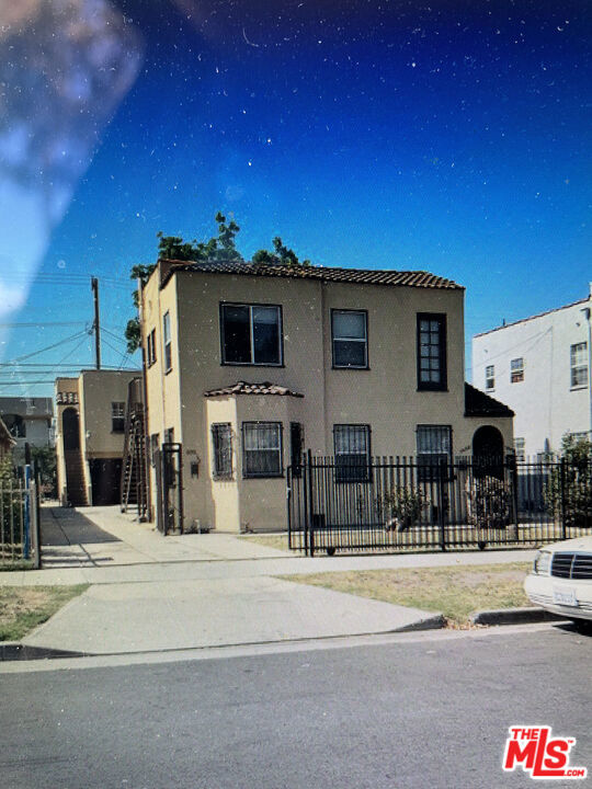 1050 W 60th Place 1050 1/2 Property Photo 1