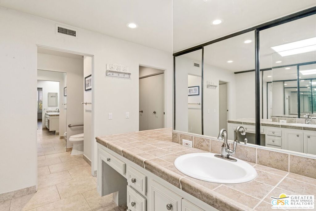 143 Desert West Drive Property Photo 15