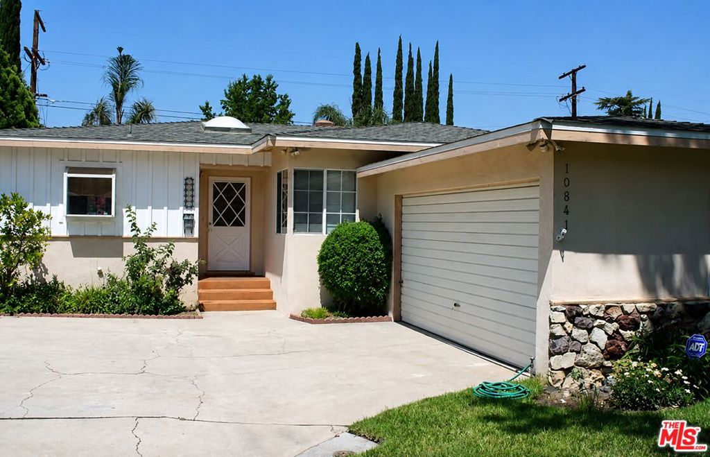 10841 Wescott Avenue Property Photo 1