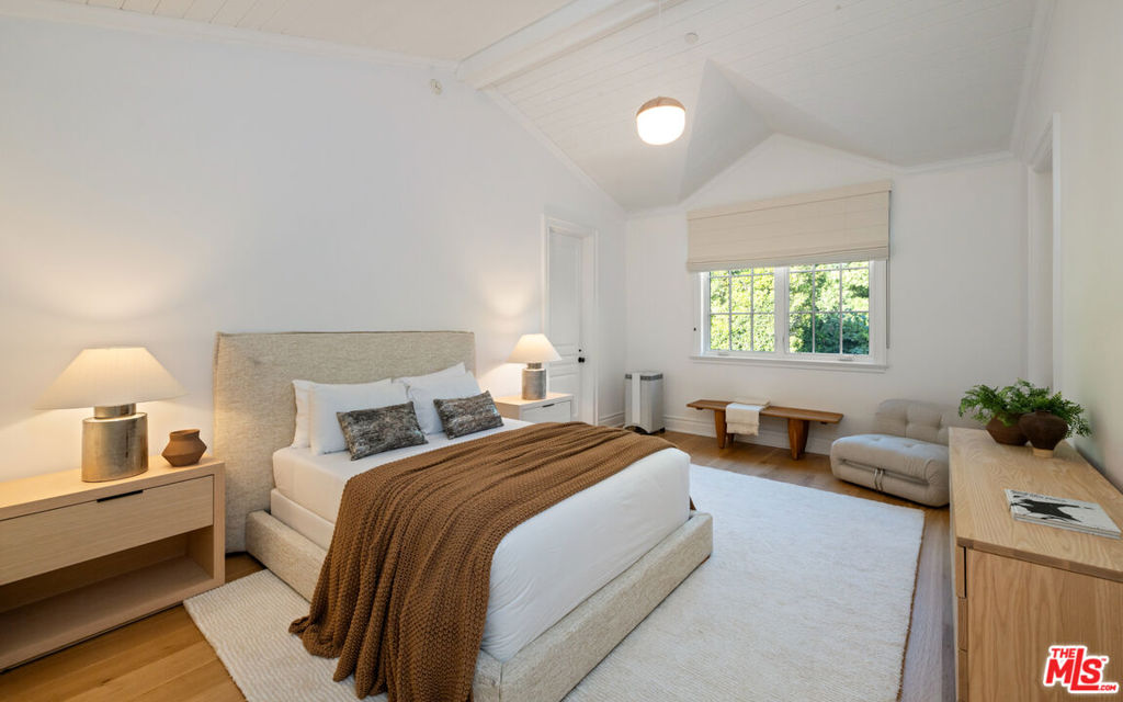 491 N Tigertail Road Property Photo 22