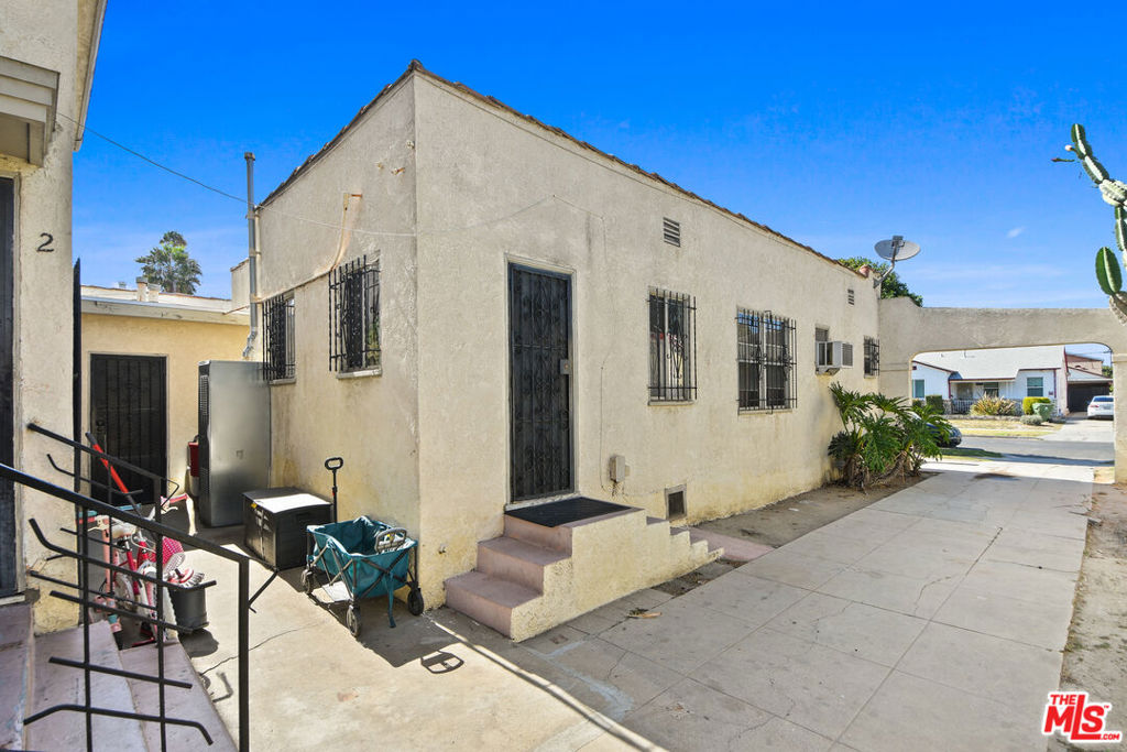 624 E 84th Street Property Photo 3