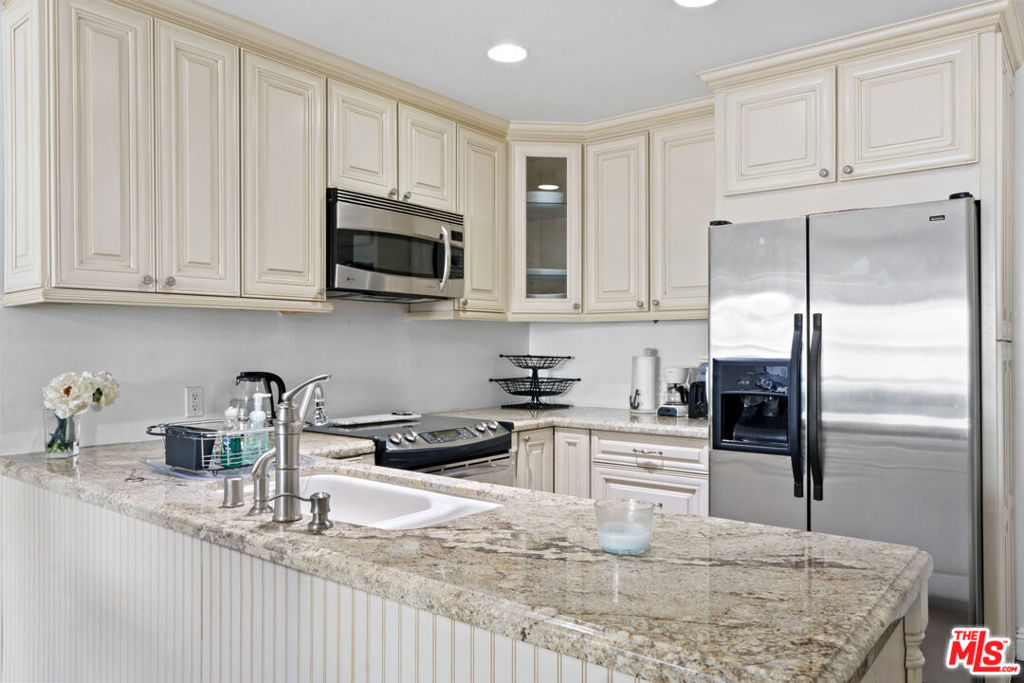 10751 Wilshire Boulevard 906 Property Photo 4