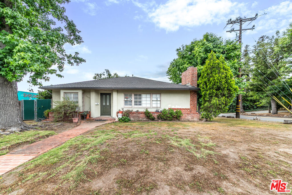 2208 New York Drive Property Photo 1