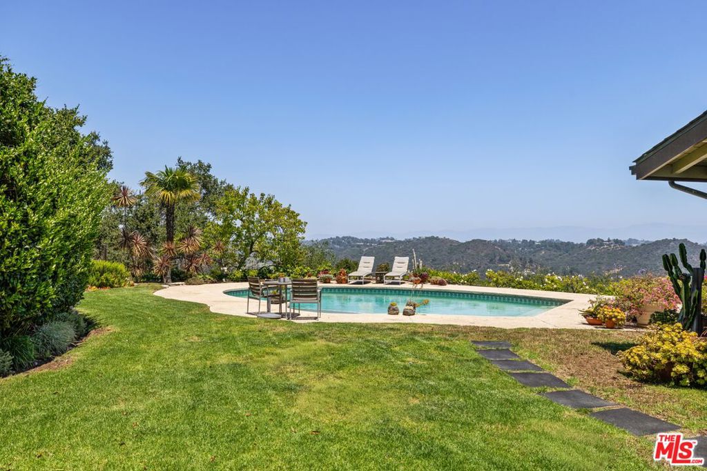 1612 Stradella Road Property Photo 4
