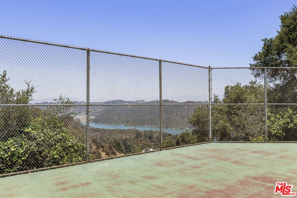 1612 Stradella Road Property Photo 8