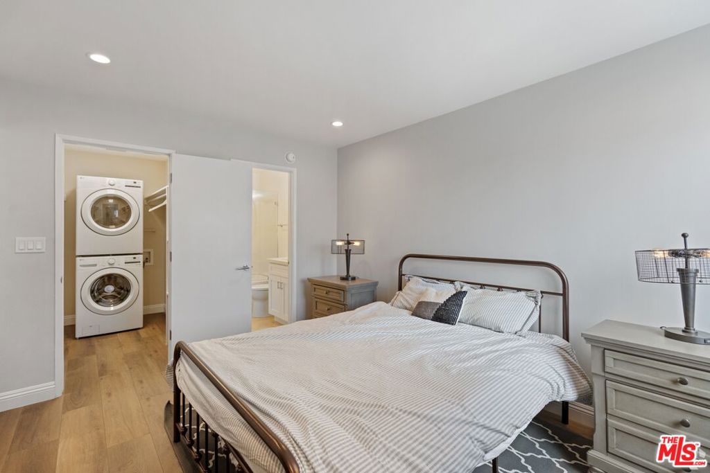 257 S Manhattan Place #12 Property Photo 8