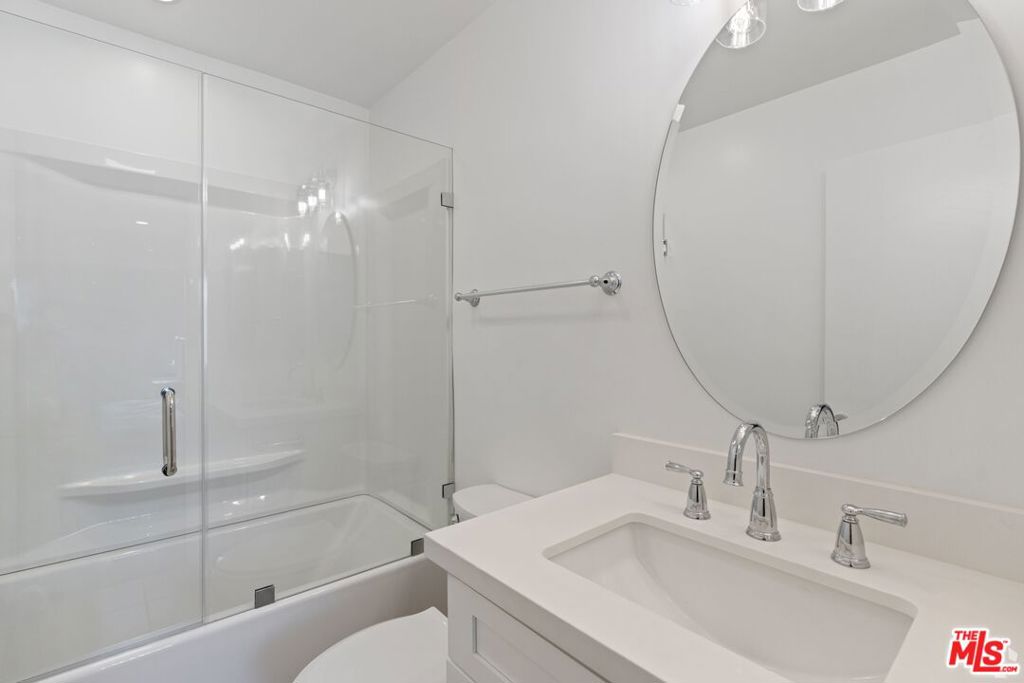 257 S Manhattan Place #12 Property Photo 9