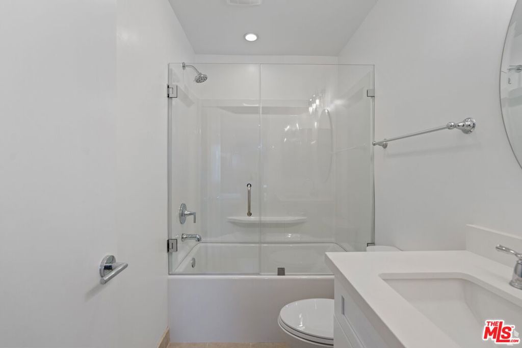 257 S Manhattan Place #12 Property Photo 10