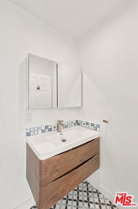 4157 W Avenue 40 Property Photo 15