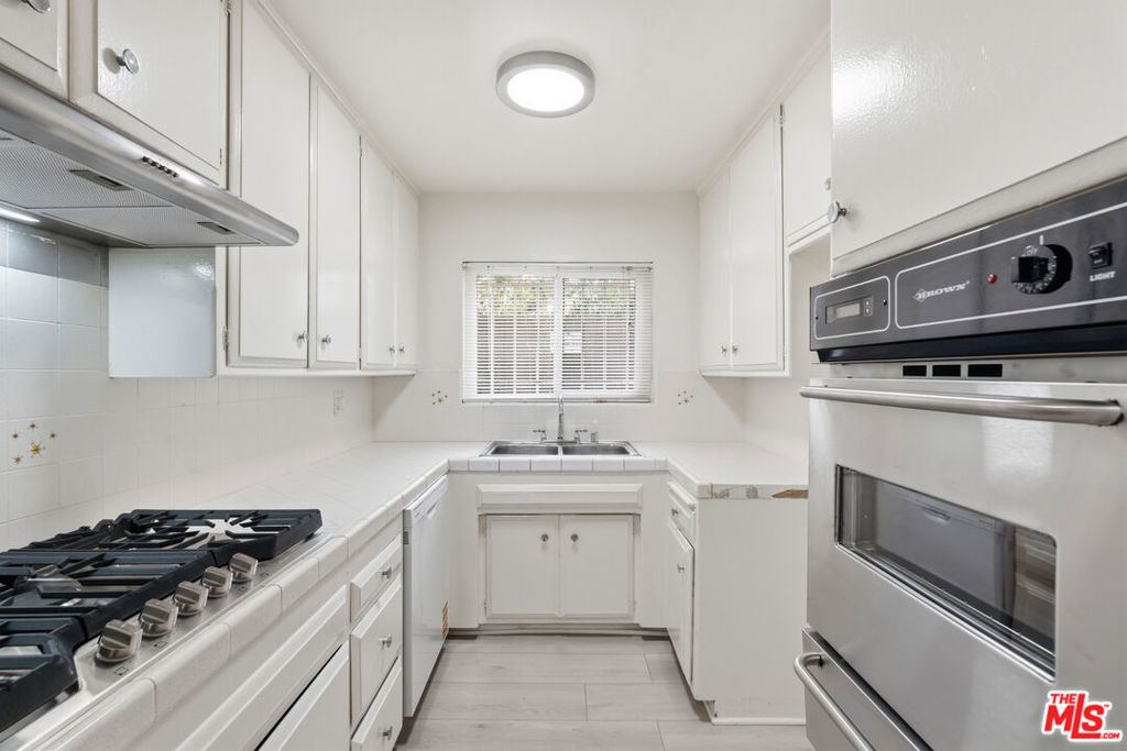 2332 S Beverly Glen Boulevard 3 Property Photo 4