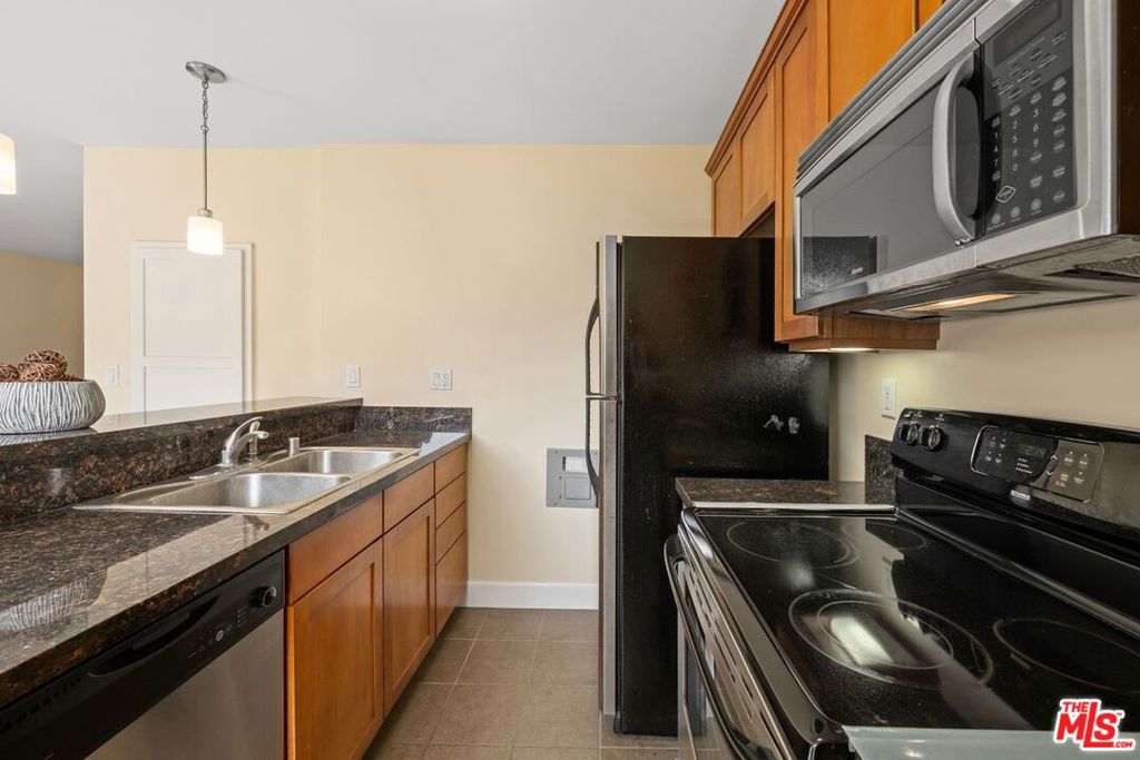 10982 Roebling Avenue 309 Property Photo 4