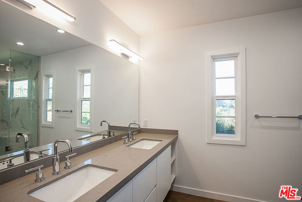 3751 Multiview Drive Property Photo 26