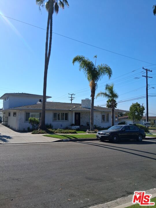 5424 S Sherbourne Drive Property Photo 4