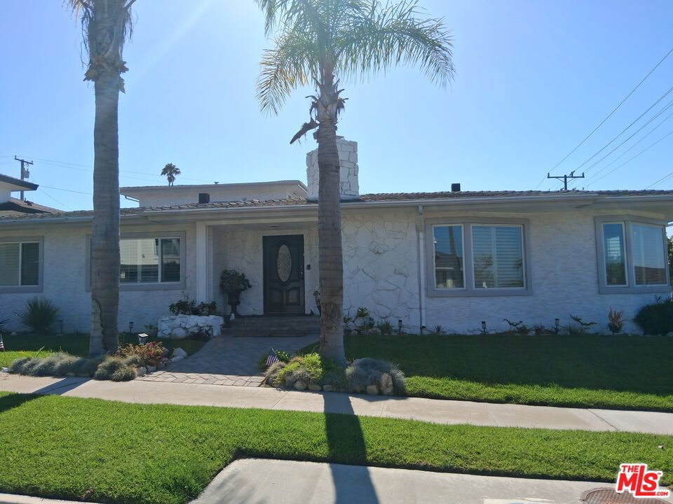 5424 S Sherbourne Drive Property Photo 5